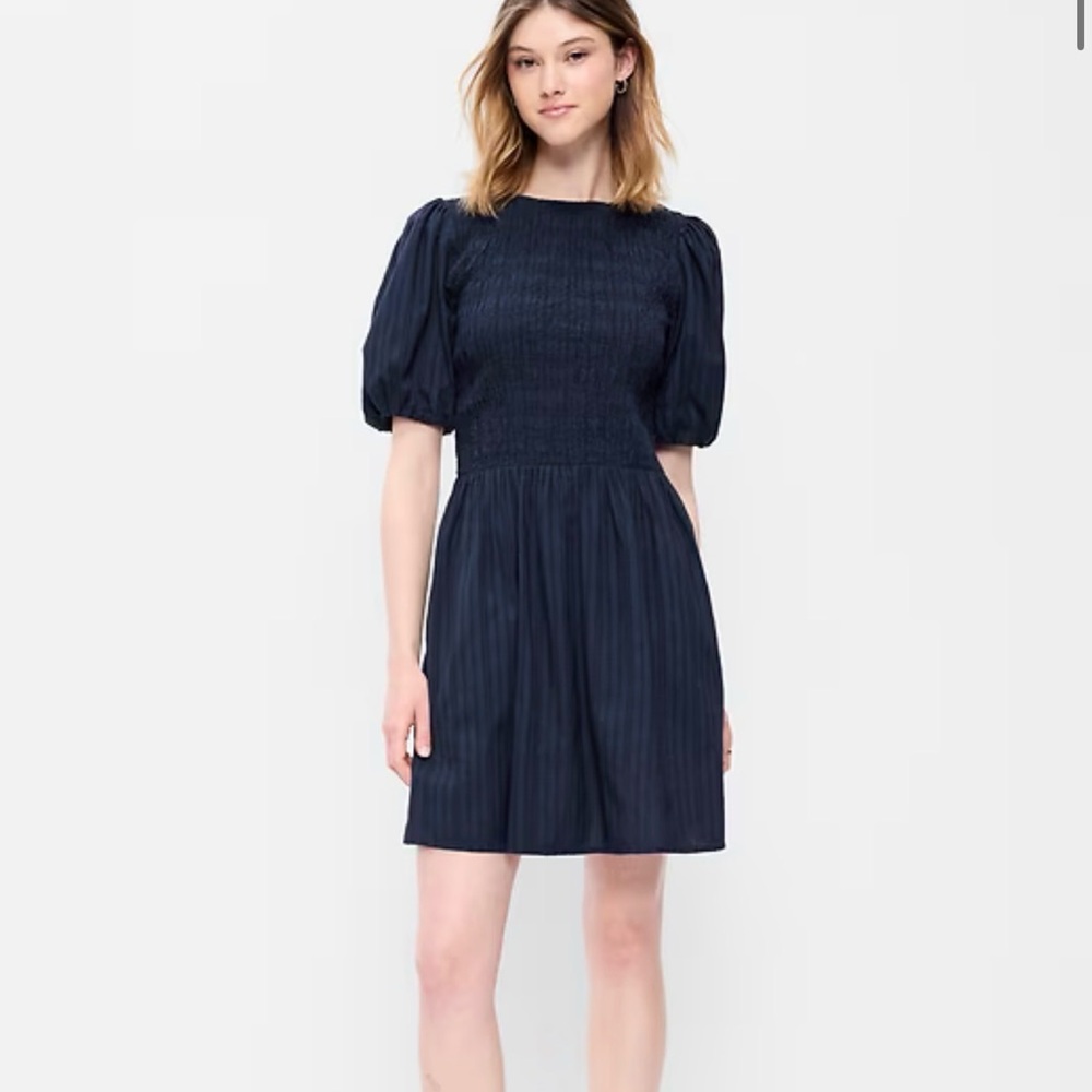 NWT Navy Puff-Sleeve Smocked Waist Dress with pockets size Large
